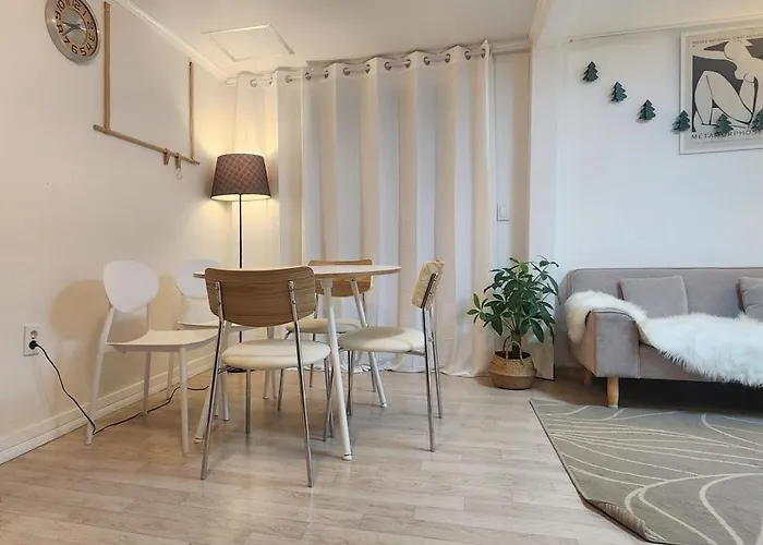 K-17 White Linen House